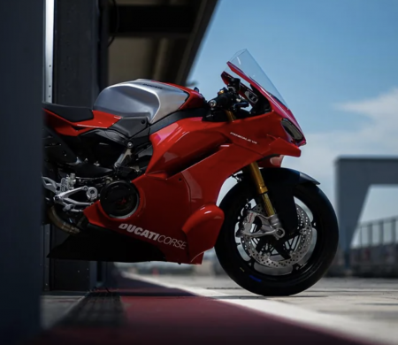 Мотоцикл Ducati Panigale V4 "Огненный клык"