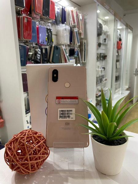 Xiaomi Mi 8 SE 4/64 ГБ Золотой (новый)