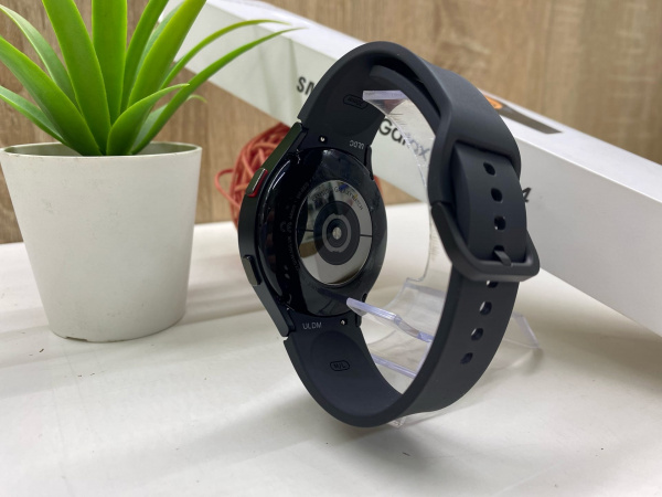 Samsung Galaxy Watch 4 (Black)